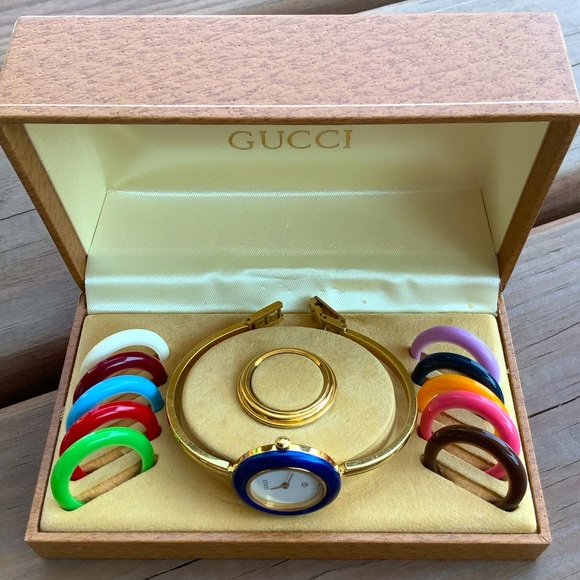 Ladies Gucci watch with interchangeable bezels🌸🌼 - Picture 1 of 14